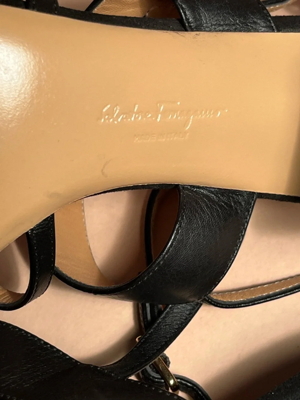 SALVATORE FERRAGAMO heels size 9